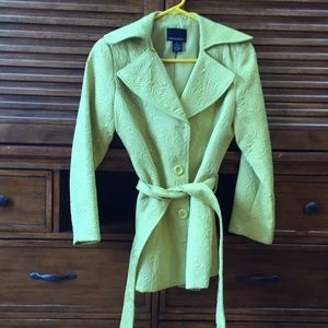Cute yellow short coat